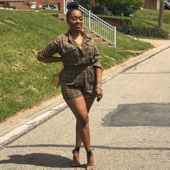 LE LIS OLIVE LONG SLEEVED CHECKERED SHORTS ROMPER - Picture 4 of 8